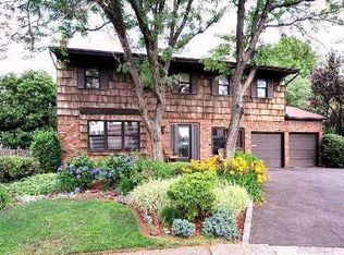 23 Carol St, Plainview, NY 11803