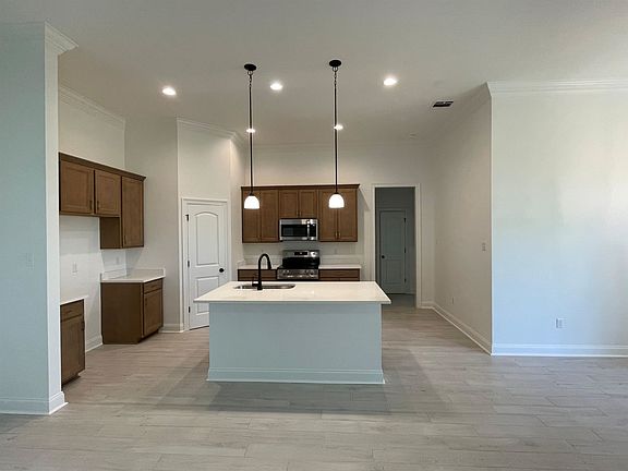 3rd image of 522 Rue Evangeline