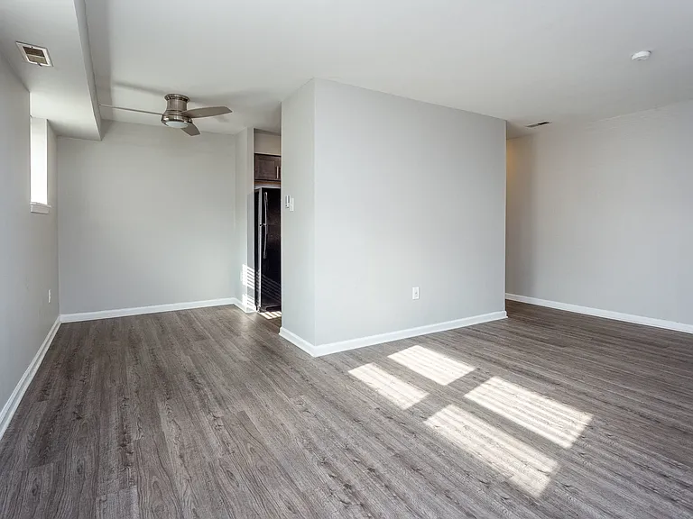 Rosedale Court Apartments — Photo 1