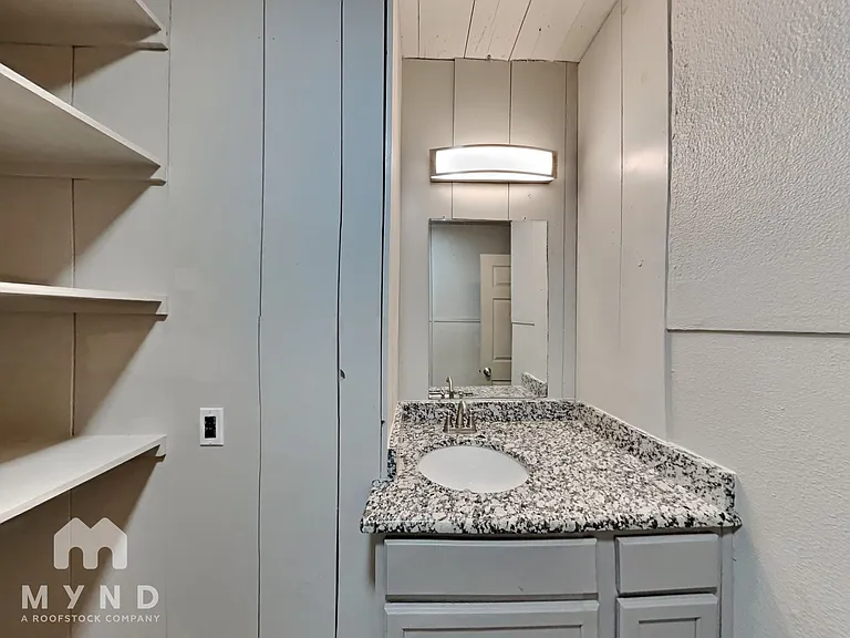 114 S Lamar St — Photo 14