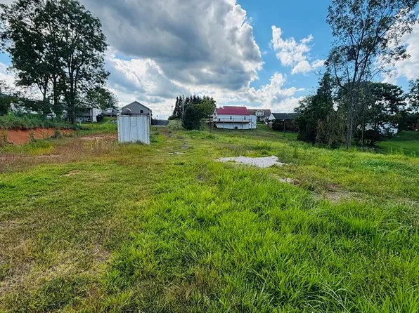 Pine St, Hillsville, VA 24343