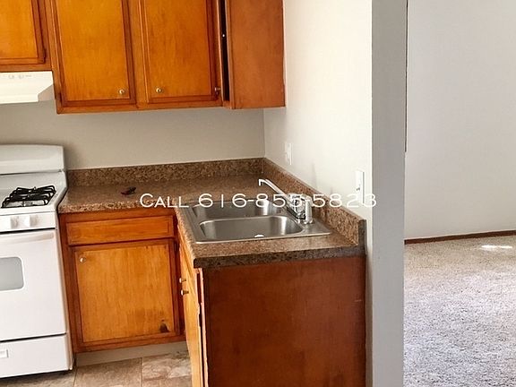 3rd image of 5896 Crestmoor Dr SE