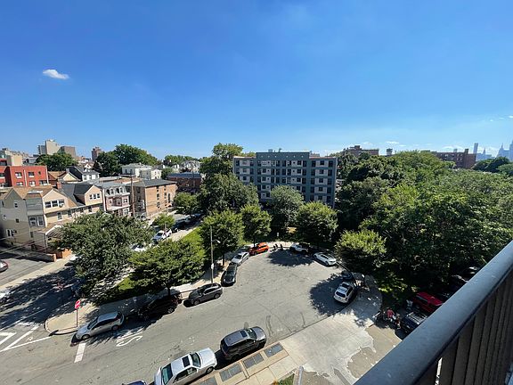 2nd image of 25-40 Shore Blvd #6F