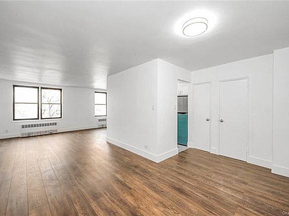 5th image of 2550 Independence Ave APT 2J