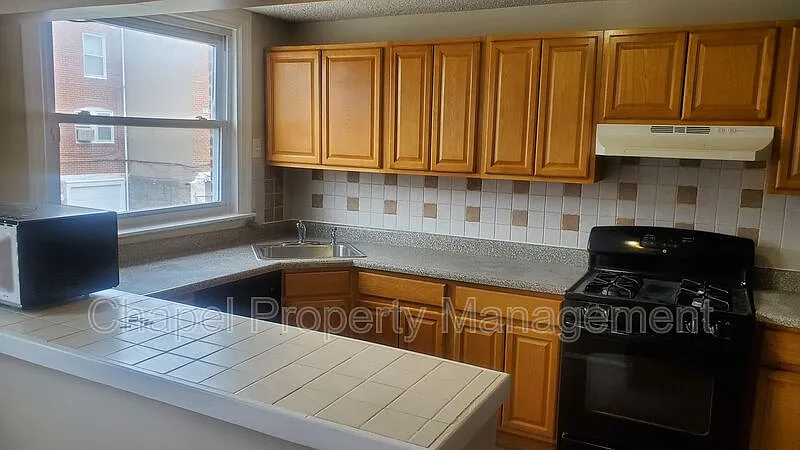 3 bed, 1.5 bath, 1234 sqft, $1,900 — Photo 4