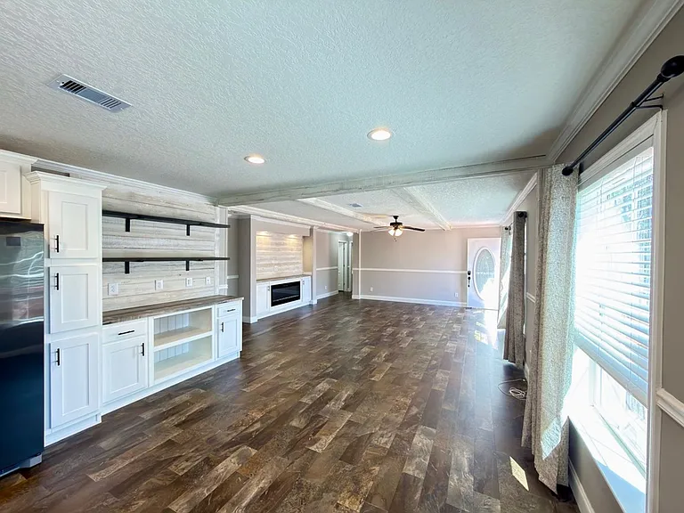 55 Oak Ave — Photo 9