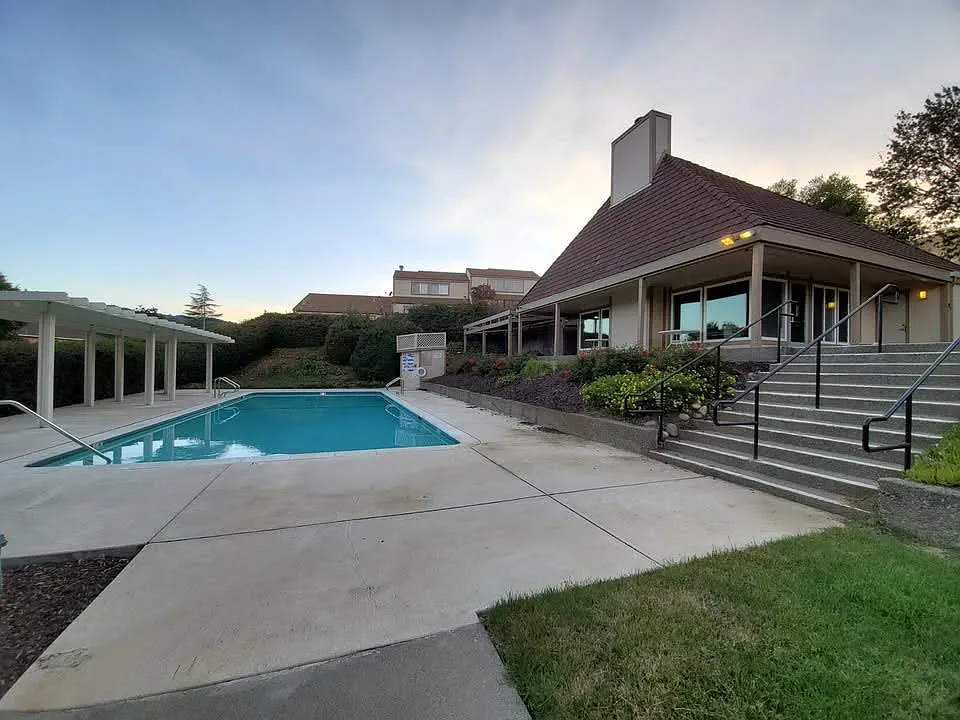 Viewpoint Ct, Martinez — Photo 4