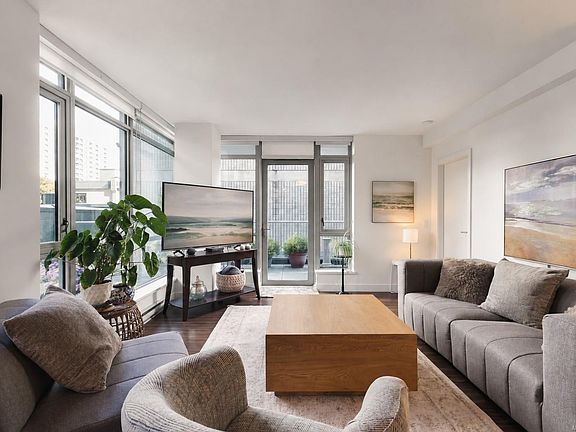 2nd image of 838 Broughton St #204