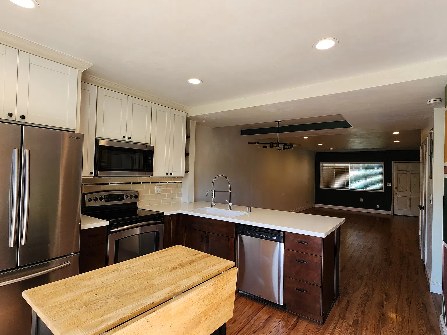 2 bed, 954 sqft, $3,000 — Photo 3