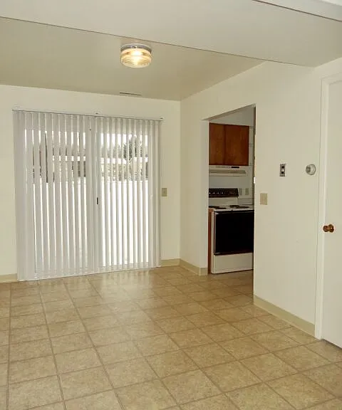 305 1/2 Covert Ln — Photo 5