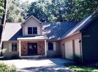 10028 Club House Dr W, Canadian Lakes, MI 49346