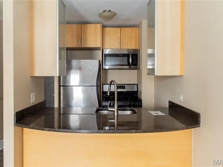 210 N 17th St #808 — Photo 13