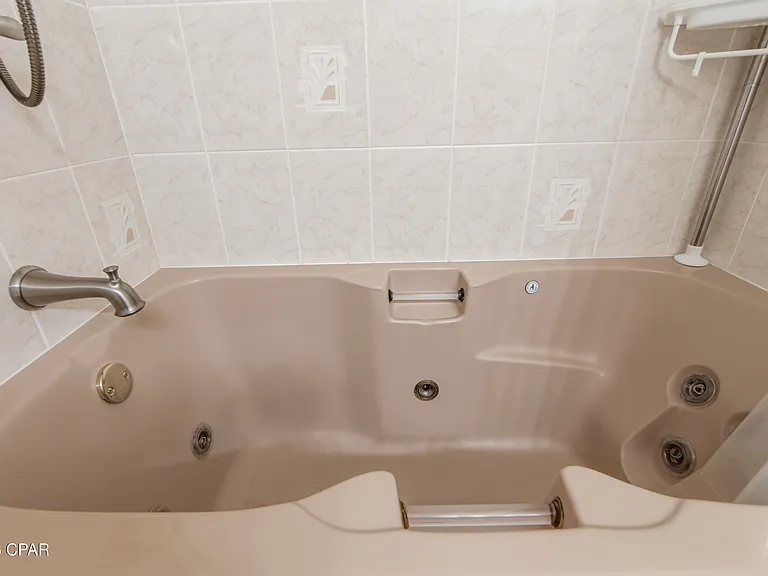 139 Manistee Dr — Photo 19