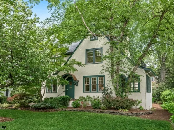 315 Pearsall Ave, Ridgewood Village, NJ 07450