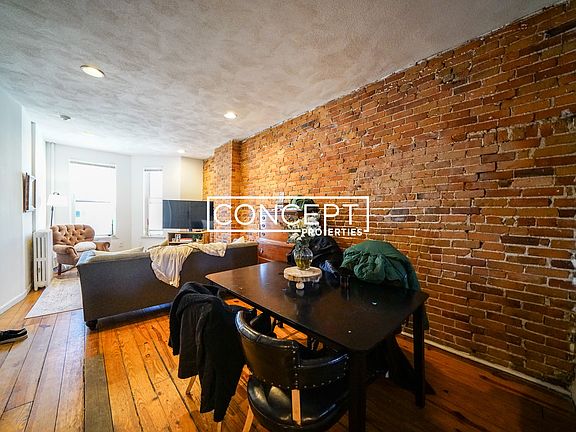 3rd image of 216 Hemenway St