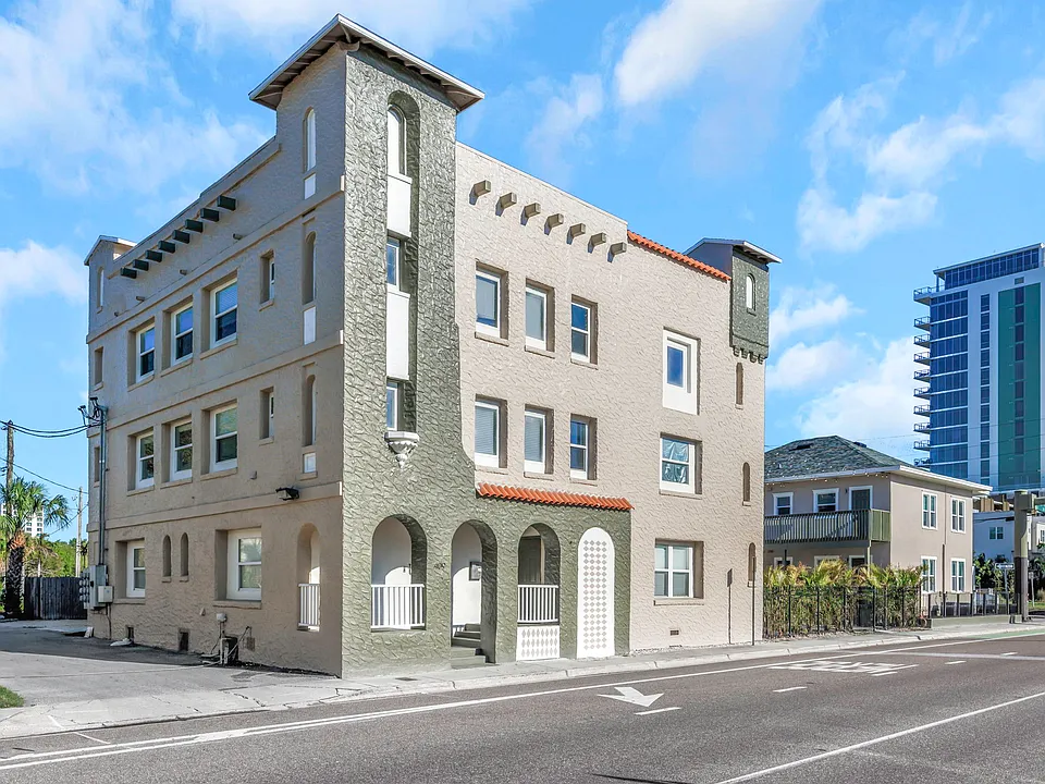 409 8th St N #4