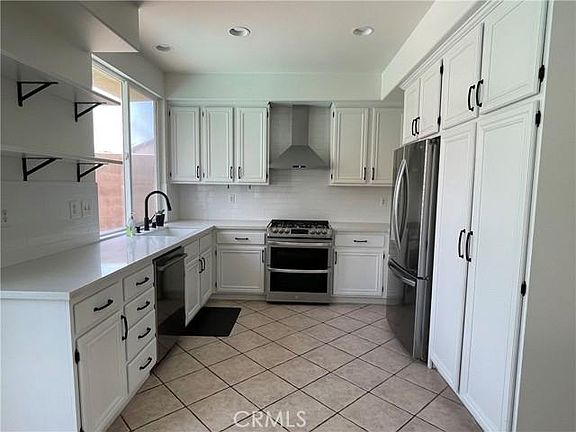 4th image of 1025 E Thomann Dr