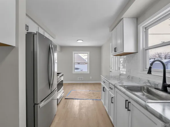 17205 Anne Avenue, Allen Park, MI 48101