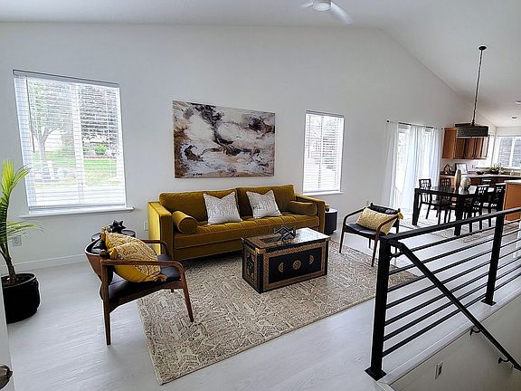 Upstairs Living Room 
