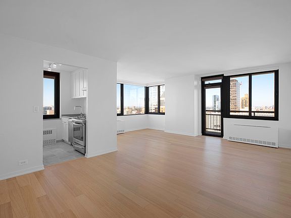 3rd image of 124 W 60th St APT 22L