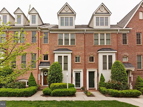 3rd image of 2624 S Kenmore Ct