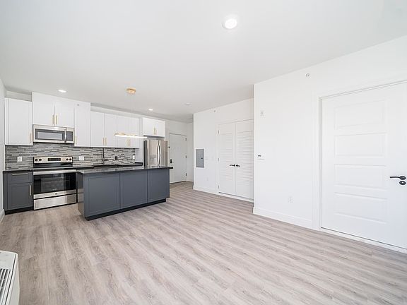 2nd image of 211 Baldwin Ave #501