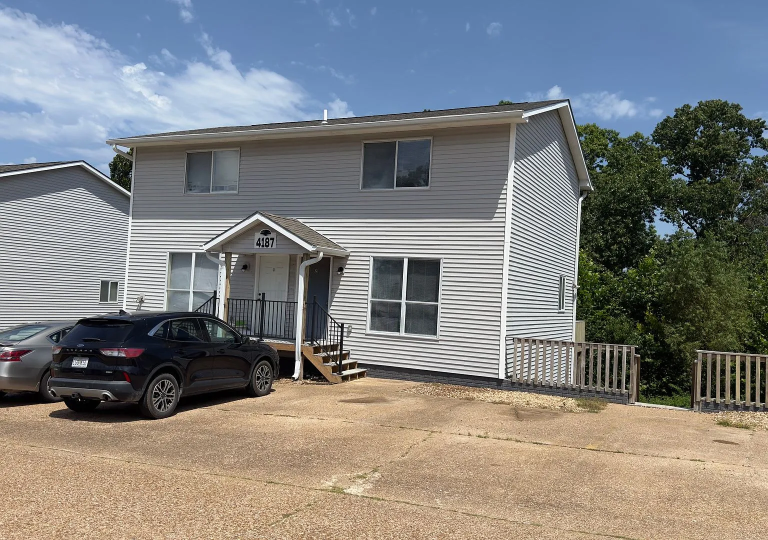 2 Bedroom 1.5 Bathroom Townhouse — Photo 3