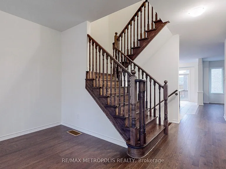 9 Caton Ln — Photo 28