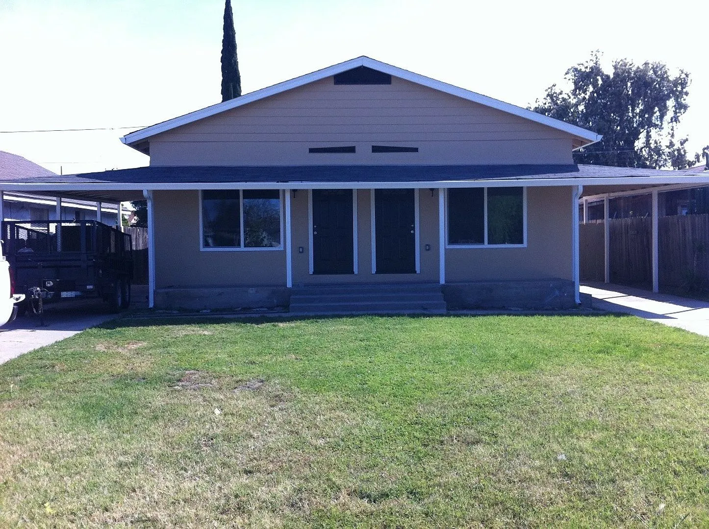 Nice Duplex in Quiet Neighborhood! — Photo 1