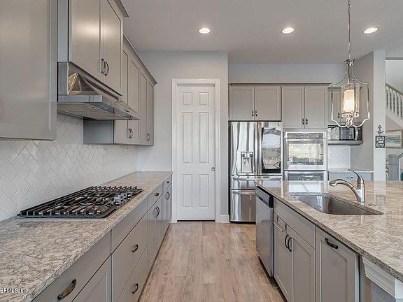 4th image of 384 Silver Sage Ln