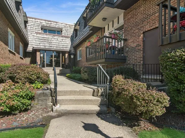 2300 W Talcott Rd APT 2B1, Park Ridge, IL 60068