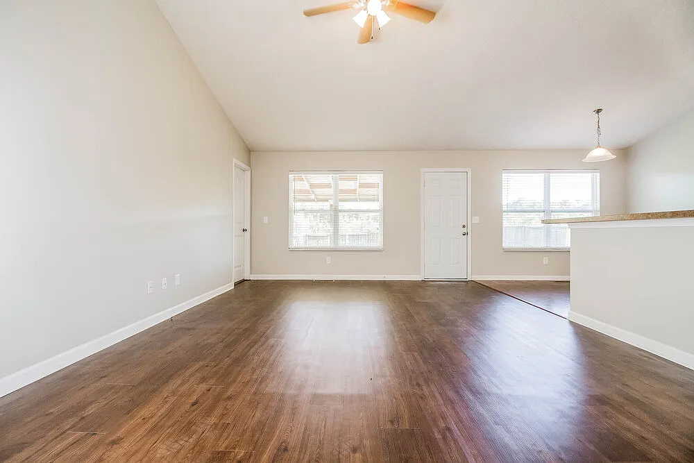3 bed, 2.0 bath, 1302 sqft, $2,870 — Photo 3