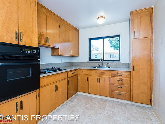 5th image of 1280 Brookfield Ave APT 09