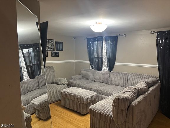 2nd image of 39 Jacob St