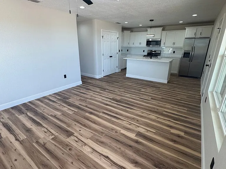 108 Chisum Dr — Photo 2