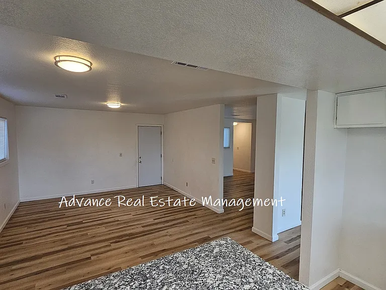 5 Eckert Ct — Photo 7