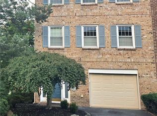 977 Barnside Ct, Allentown, PA 18103
