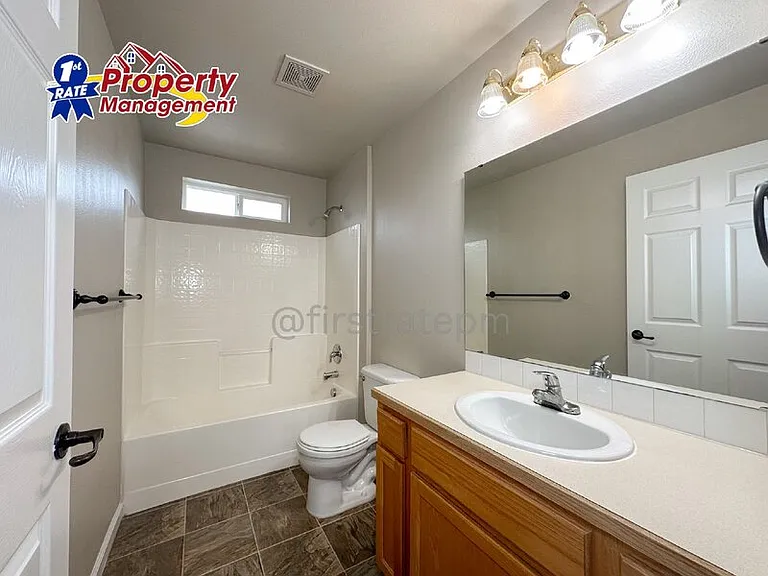 10186 W Garverdale Ln #201 — Photo 19
