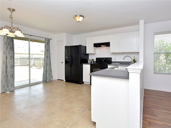 4th image of 111 Camellia Dr