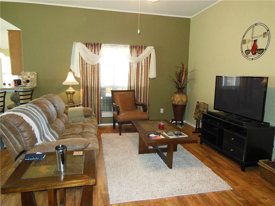 1st image of 1901 Belmont Dr