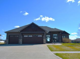 6720 Prairie View Ct, Sioux City, IA 51106