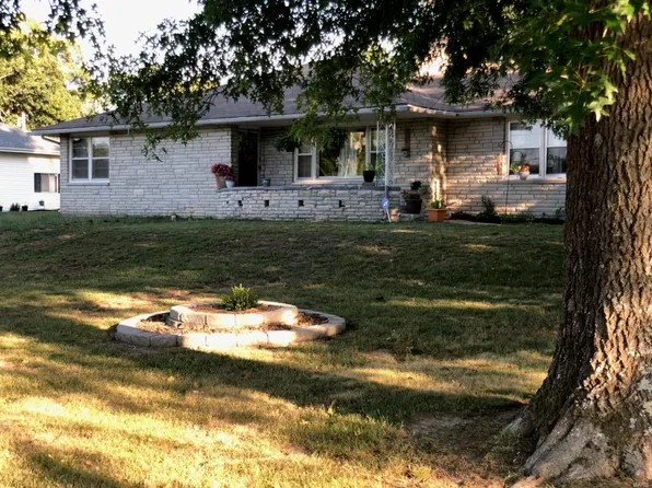 105 E 5th St, Dixon, MO 65459