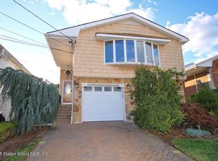 90 Levit Ave, Staten Island, NY 10314
