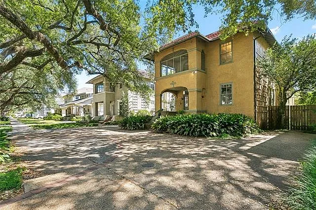 3 bed, 2.0 bath, 1900 sqft, $3,700 — Photo 2