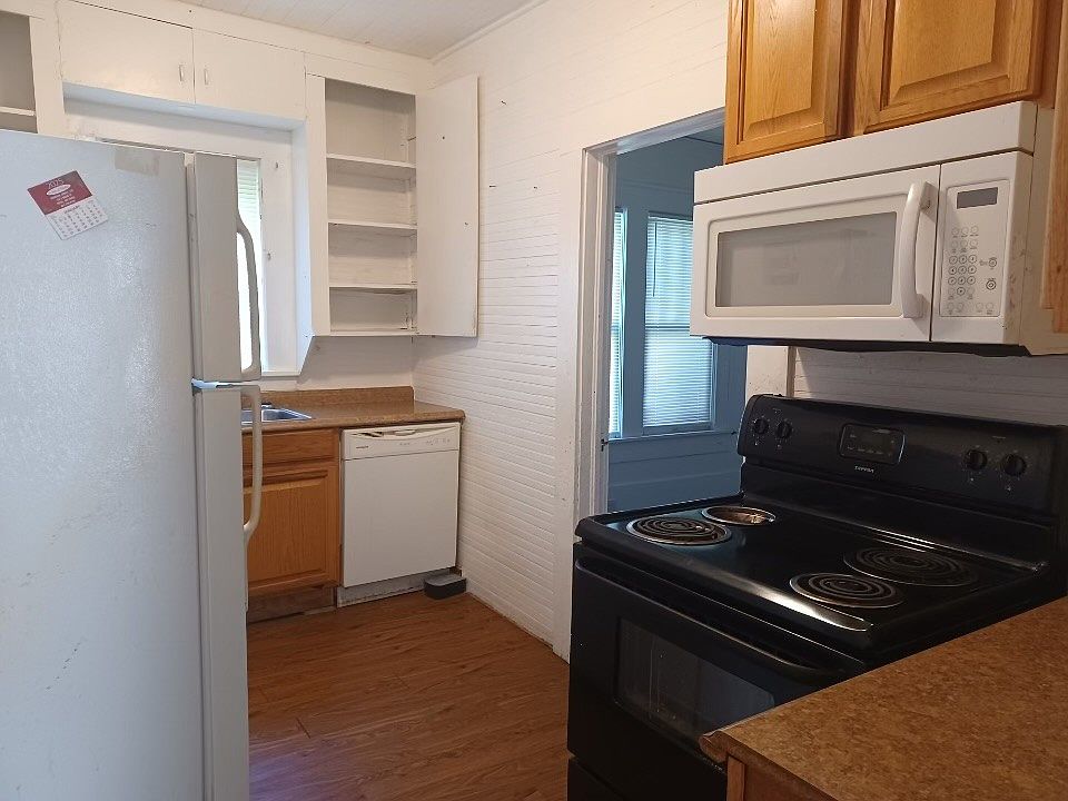 1st image of 113 Dearborne St