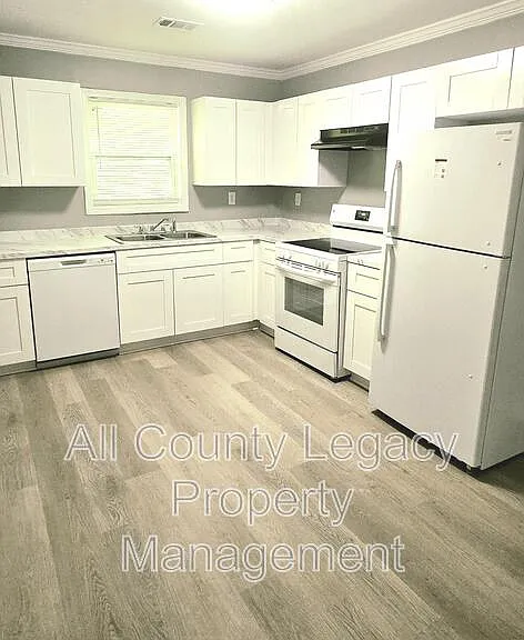 700 Rosehip Ln #A — Photo 3