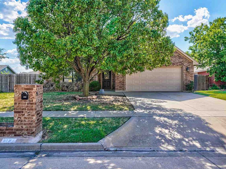 1st image of 2104 NW Ashley Cir