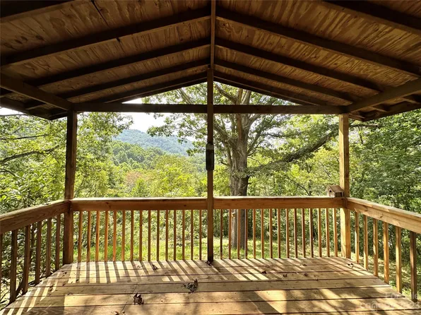 301 Matthew Ln, Canton, NC 28716