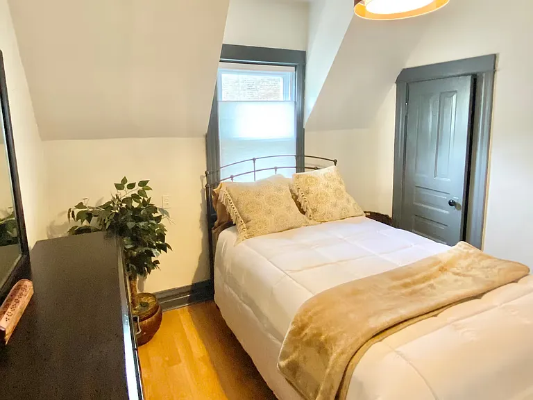 9811 S Vanderpoel Ave — Photo 13
