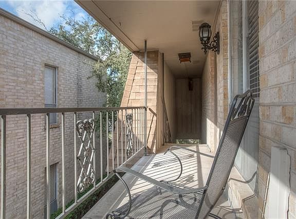 3rd image of 4320 Bellaire Dr S